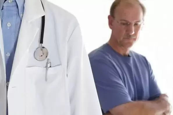 A krónikus prosztatagyulladás tüneteivel rendelkező férfinak urológushoz kell fordulnia